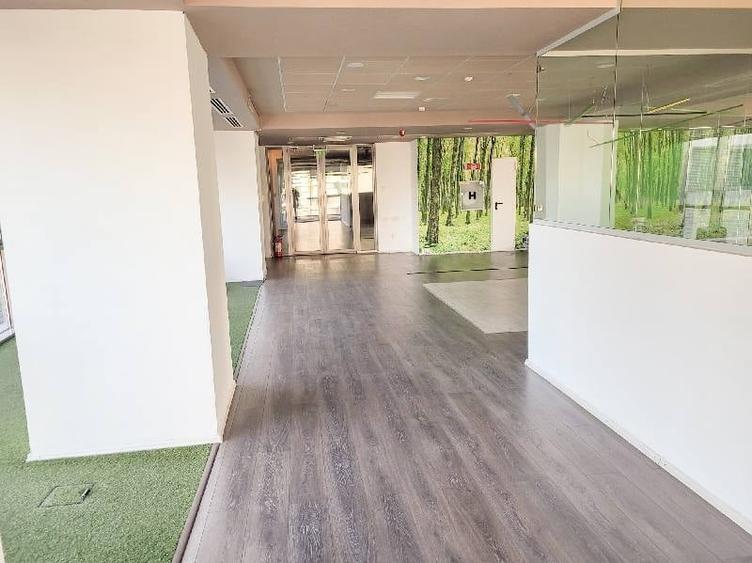 Birou, de 200 mp, în Universitate