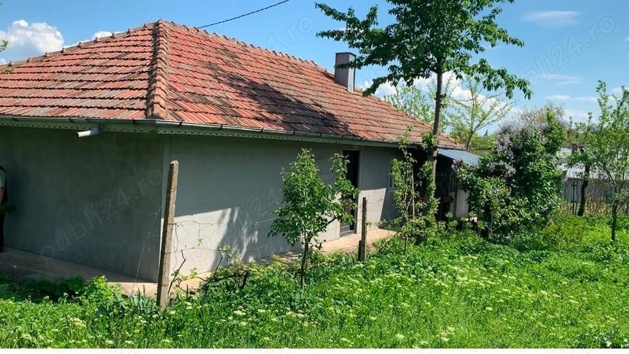 Casă cu 4 camere cu Teren 2020 Mp în Huși