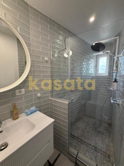 Apartament cu 4 camere decomandat, mobilat în Calea Victoriei