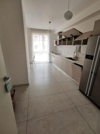 Apartament cu 4 camere decomandat, mobilat în Capitale