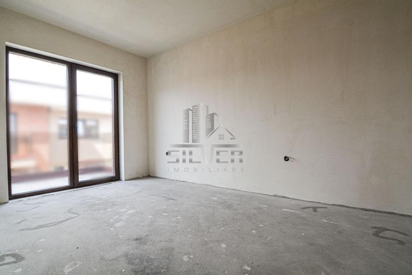 Duplex cu 4 camere cu Canalizare în Florești