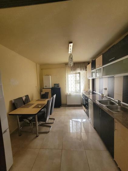 Apartament cu 2 camere nedecomandat în Craiovei