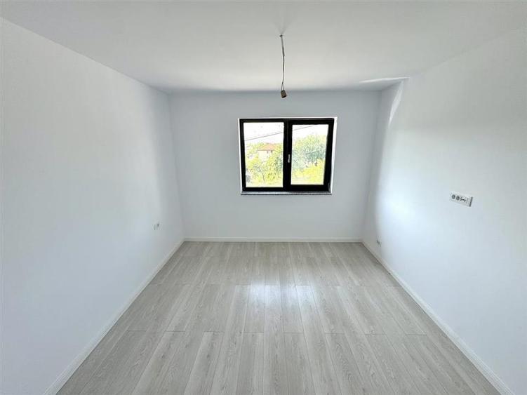 Casă cu 4 camere cu Teren 400 Mp în Rediu