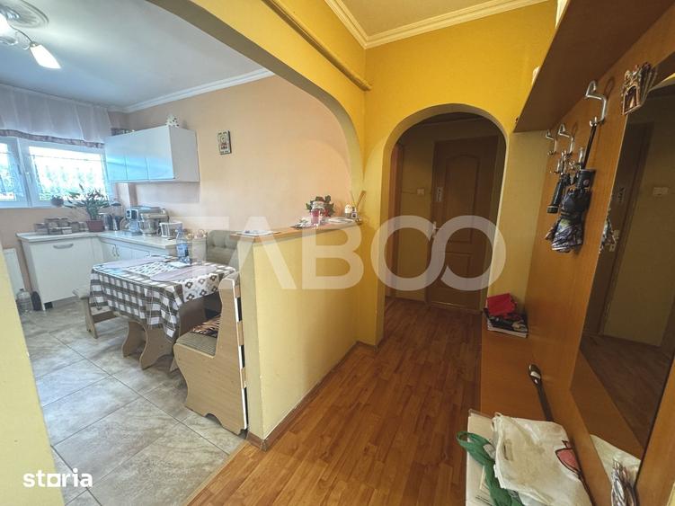Apartament cu 4 camere decomandat în Central