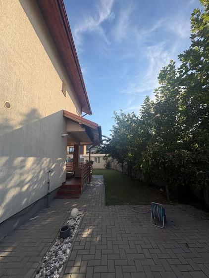 Casă individuală cu 7 camere cu Canalizare în Nord-Est