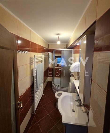 Casă individuală cu 12 camere cu Canalizare în Central