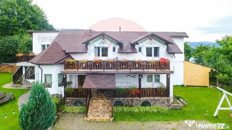 Casă cu 8 camere cu Teren 888 Mp în Sohodol