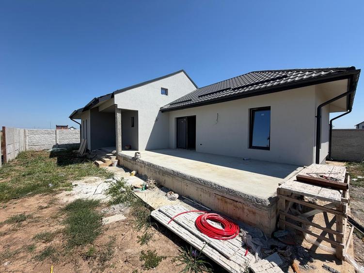 Casă individuală cu 4 camere cu Canalizare în Dragomirești-Vale