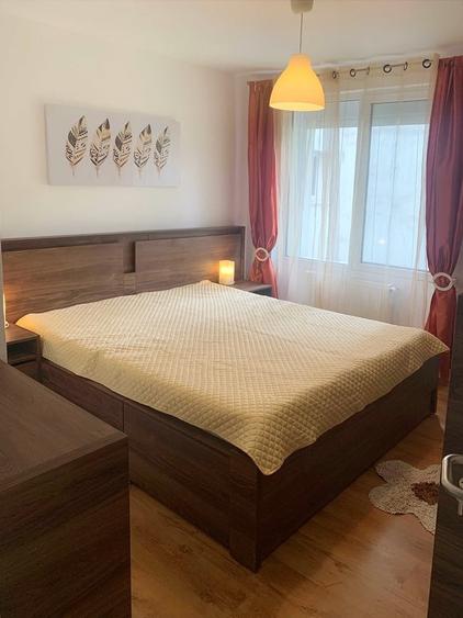Apartament cu 3 camere decomandat în Titan