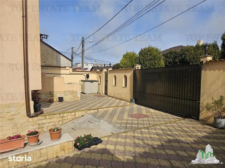 Casă cu 7 camere cu Teren 365 Mp în Km 4