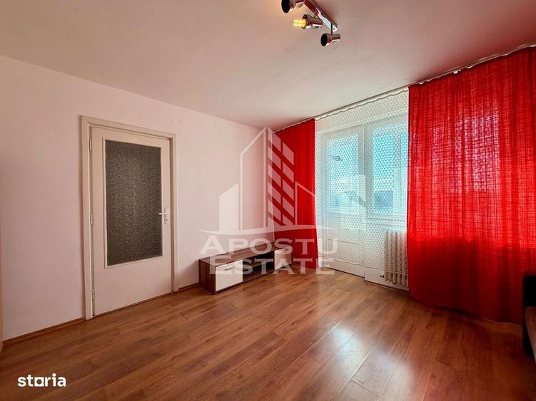 Apartament cu 3 camere, mobilat în Complex Studențesc