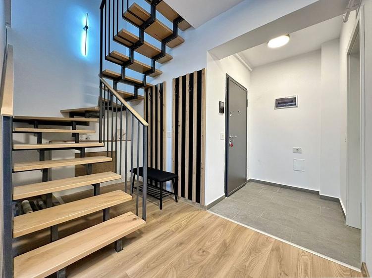 Apartament cu 4 camere decomandat în Tractorul