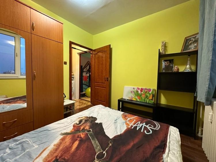Apartament cu 3 camere semidecomandat în Drumul Taberei