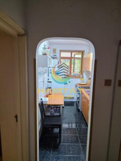 Apartament cu 2 camere semidecomandat în Olteniței