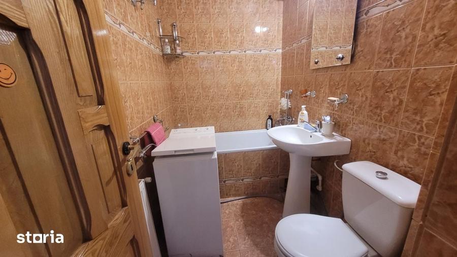 Apartament cu 3 camere semidecomandat în Central