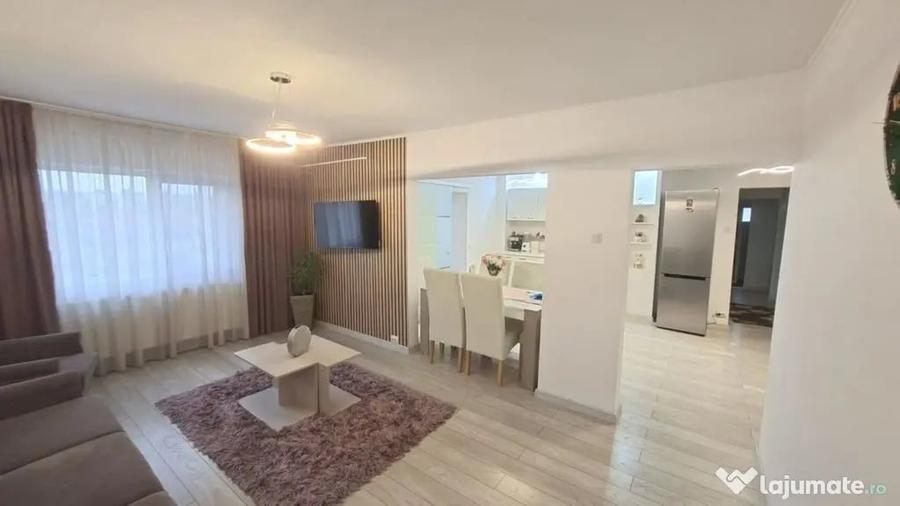 Apartament cu 3 camere decomandat în Eremia