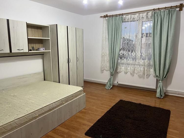 Garsonieră decomandată în Central