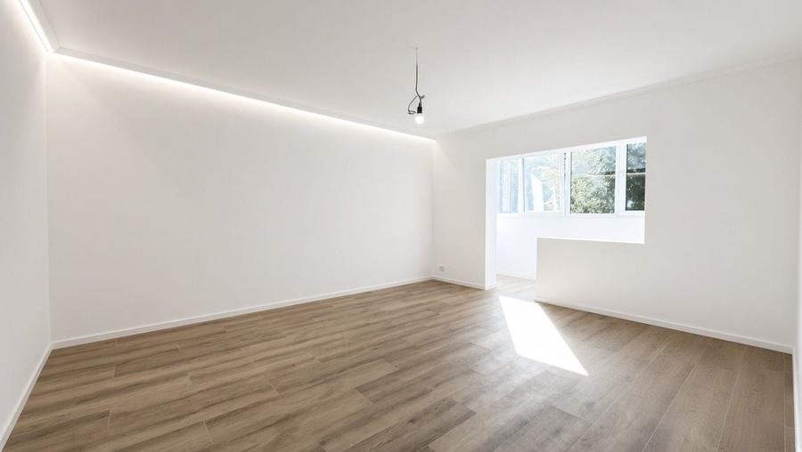 Apartament cu 3 camere decomandat în Dâmbovița