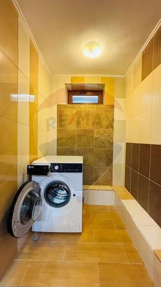 Apartament cu 4 camere decomandat, mobilat în Lazu