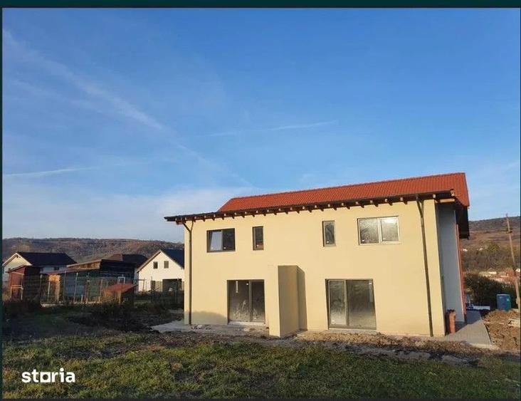 Casă cu 5 camere cu Teren 550 Mp în Chinteni