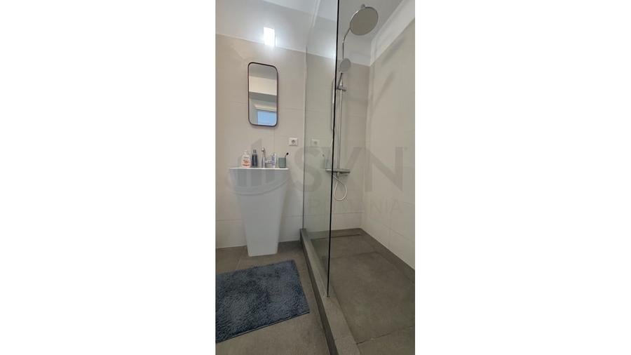 Apartament cu 3 camere decomandat, mobilat în Sisești