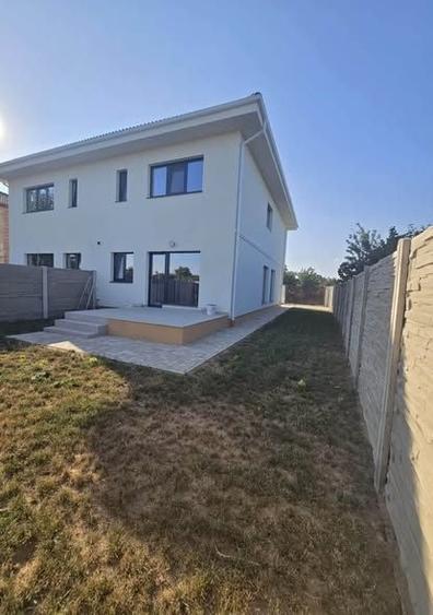 Duplex cu 4 camere cu Canalizare în Moșnița Nouă