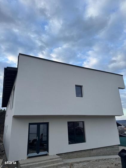 Casă cu 4 camere în Bascov