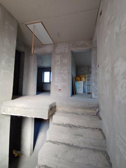 Casă cu 4 camere în Exterior Vest