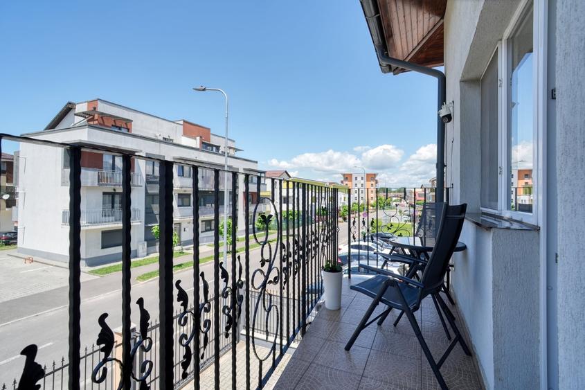 Apartament cu 4 camere decomandat, mobilat în Tractorul