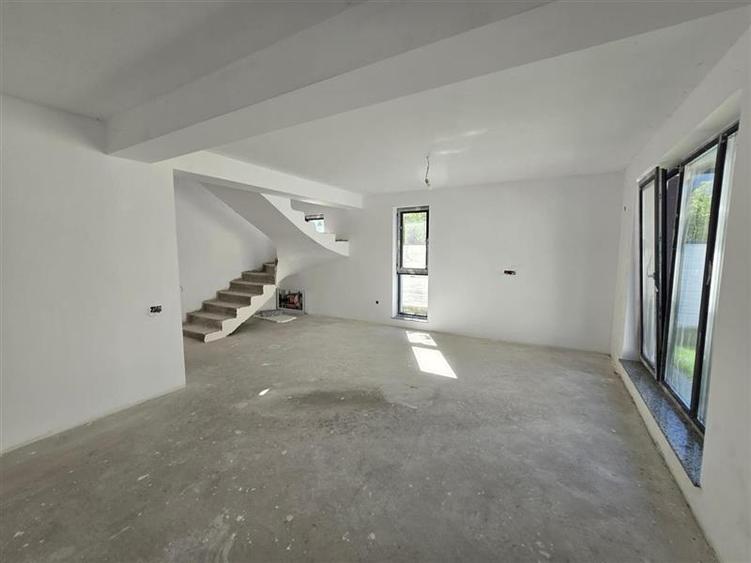 Duplex cu 5 camere cu Canalizare în Bucureștii Noi
