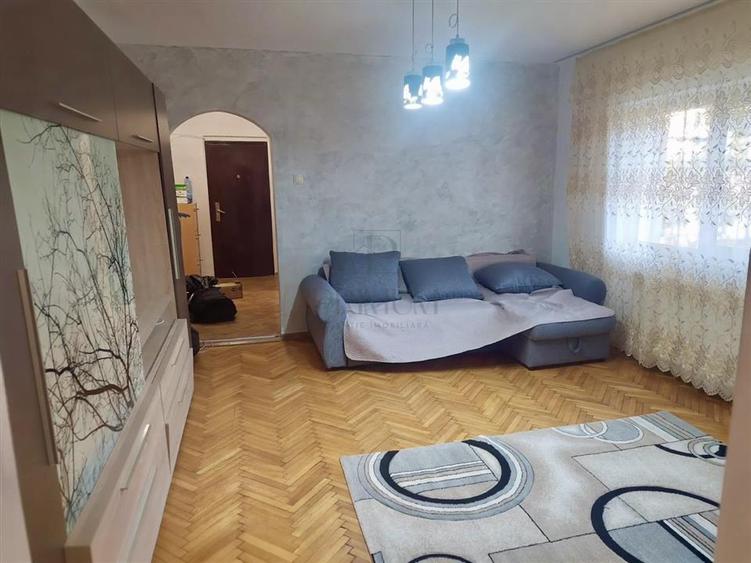 Apartament cu 2 camere semidecomandat, mobilat în Aradului