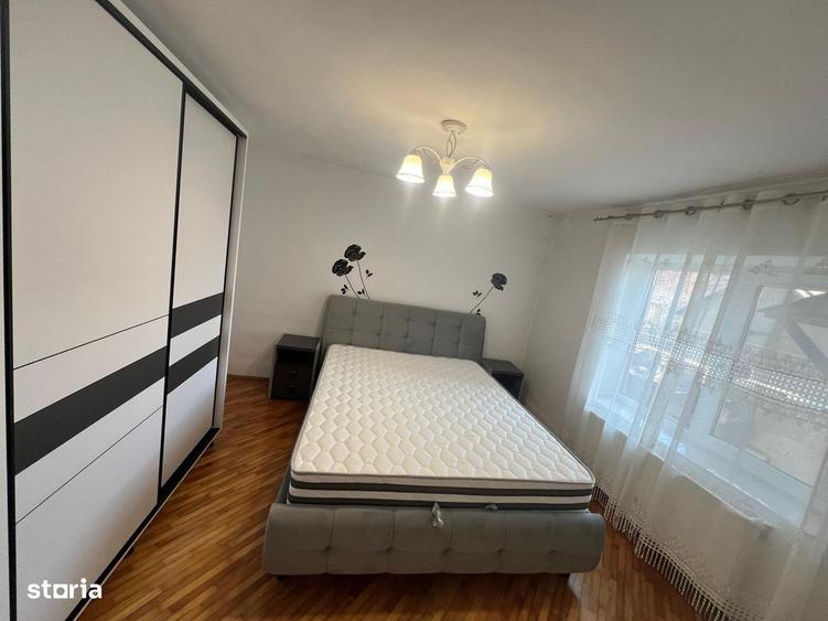 Casă cu 4 camere cu Canalizare în Podul de Fier