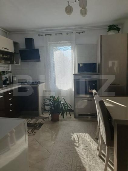 Apartament cu 4 camere decomandat, mobilat în Tudor