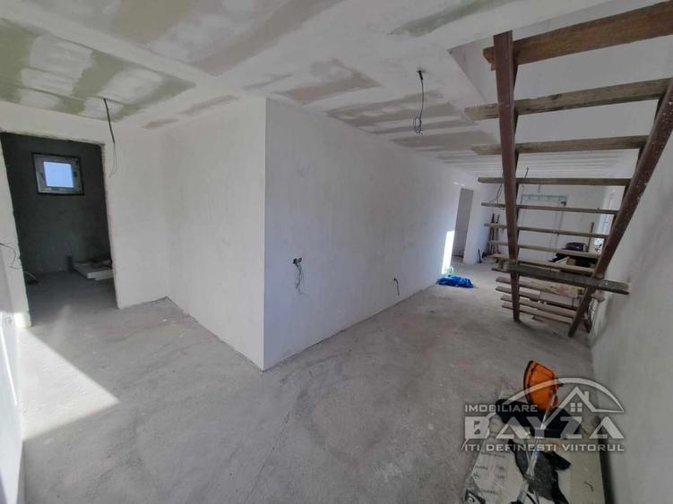 Casă individuală cu 5 camere cu Teren 1200 Mp în Rus