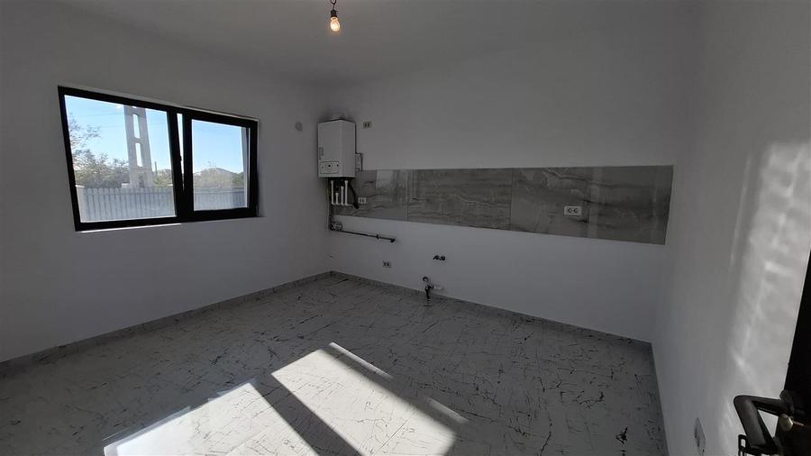 Casă individuală cu 5 camere cu Canalizare în Valea Lupului