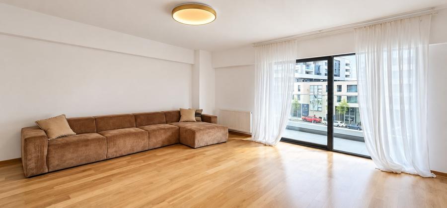 Apartament cu 3 camere semidecomandat, mobilat în Pipera