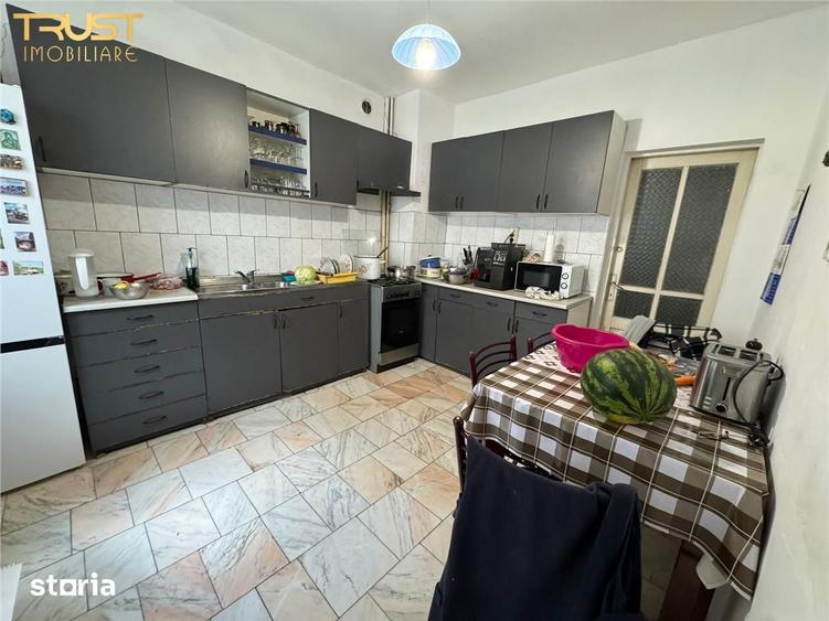 Casă cu 8 camere cu Teren 276 Mp în Zorilor