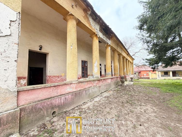Casă cu 24 camere cu Canalizare în Conop
