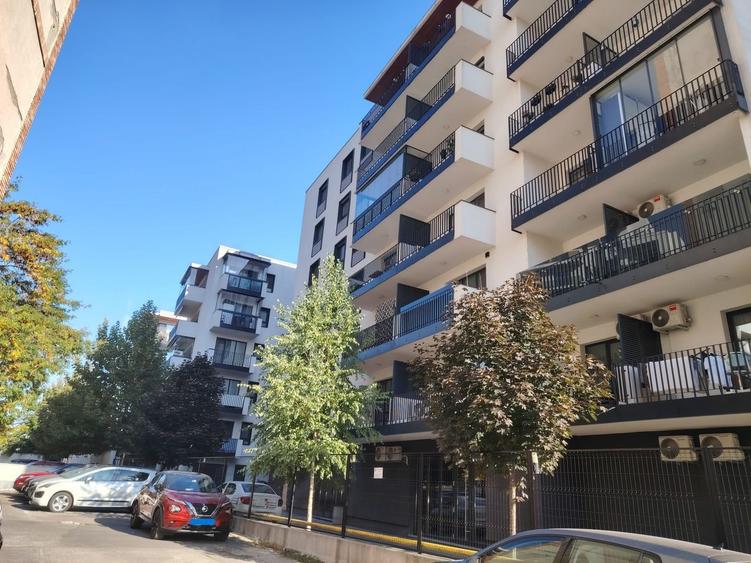 Apartament cu 3 camere decomandat, mobilat în Decebal
