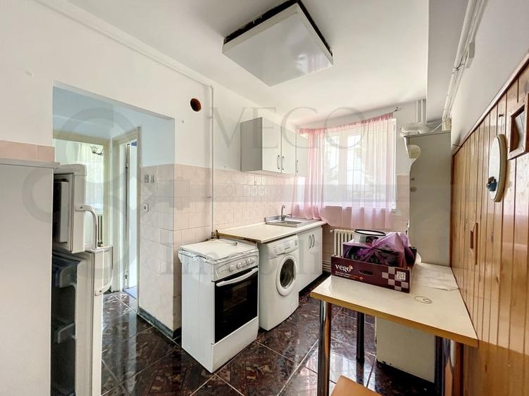 Apartament cu 3 camere decomandat, in zona Centrala, strada Republicii - 6