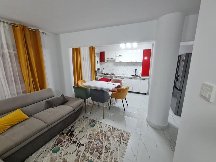 Apartament cu 3 camere semidecomandat în Central