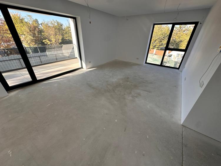 Apartament cu 3 camere semidecomandat în Iancu Nicolae