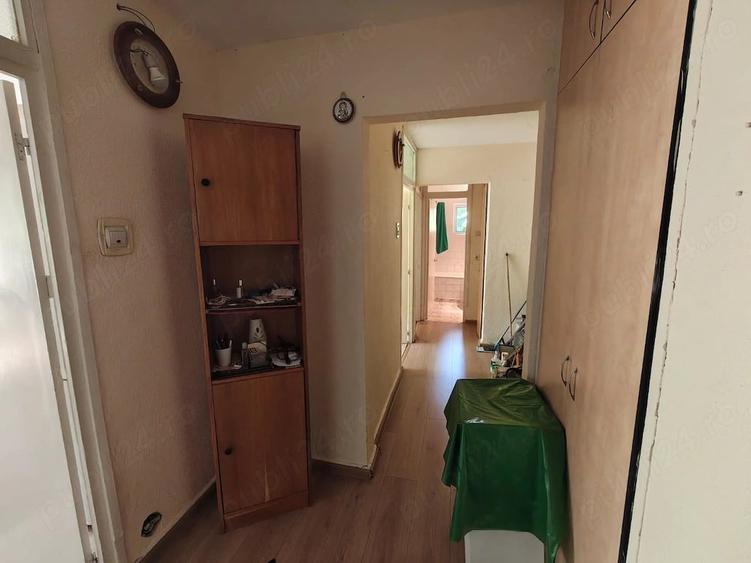 Apartament cu 3 camere decomandat în Mihai Bravu