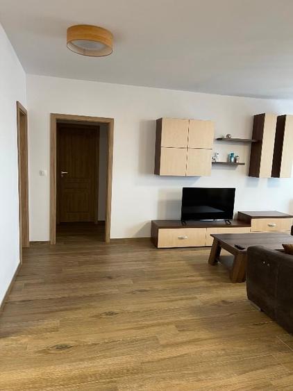 Apartament cu 4 camere decomandat, mobilat în Valenta