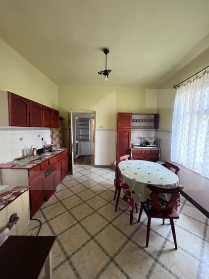 Casă cu 5 camere cu Canalizare în Ultracentral