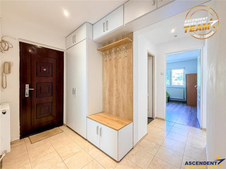 Apartament cu 3 camere decomandat în Central
