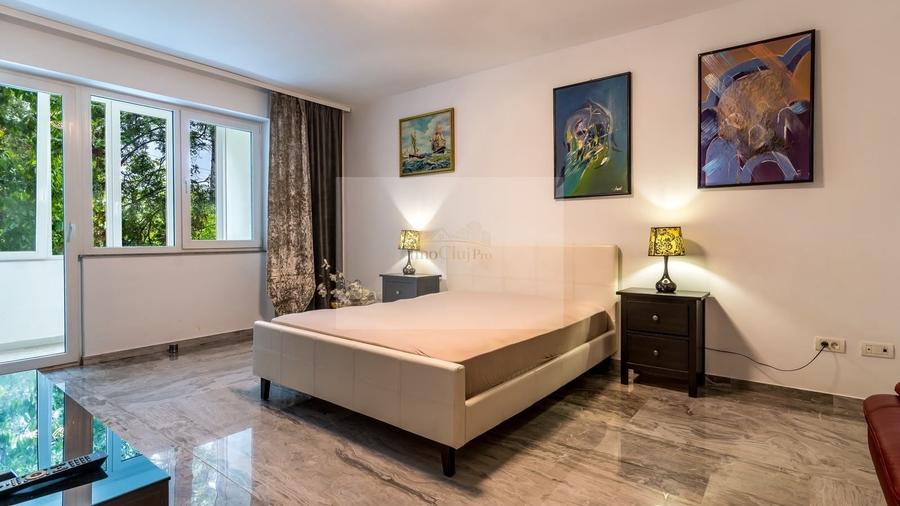 Apartament cu 2 camere decomandat, mobilat în Central