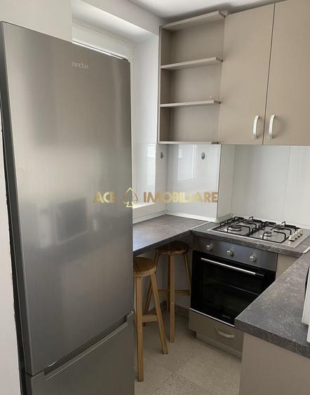 Apartament cu 2 camere decomandat, mobilat în Arcul de Triumf