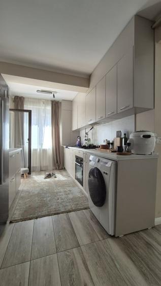 Apartament cu 3 camere decomandat, mobilat în Central