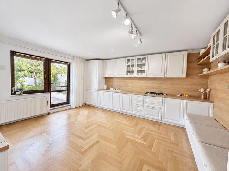 Apartament cu 3 camere în Băneasa